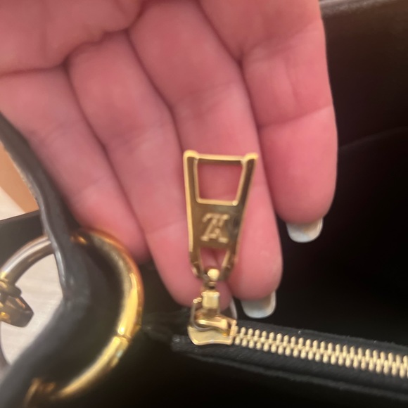 LOUIS VUITTON 
Riverside Damier
Ebene Shoulder Bag Like New  with box dust bag - Picture 10 of 16